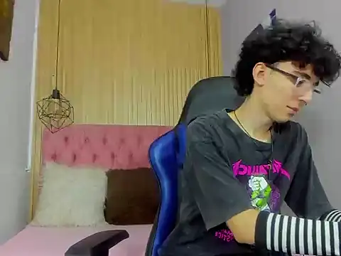 Snapshot of Syriussz chatting on February 27, 2026, 7:24 pm Syriussz online show from February 27, 2026, 7:24 pm