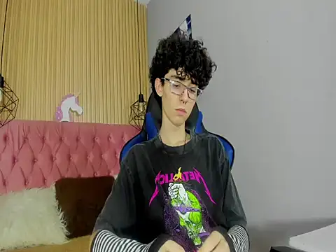 Snapshot of Syriussz chatting on February 4, 2026, 7:20 pm Syriussz online show from February 4, 2026, 7:20 pm