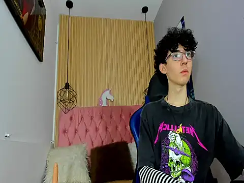 Snapshot of Syriussz chatting on February 8, 2026, 7:22 pm Syriussz online show from February 8, 2026, 7:22 pm