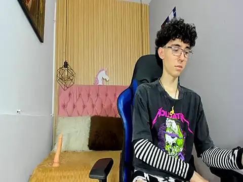 Snapshot of Syriussz chatting on February 12, 2026, 7:35 pm Syriussz online show from February 12, 2026, 7:35 pm