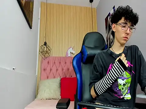 Snapshot of Syriussz chatting on February 18, 2026, 7:21 pm Syriussz online show from February 18, 2026, 7:21 pm