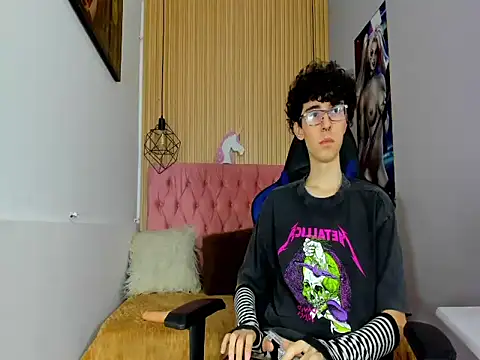 Snapshot of Syriussz chatting on February 7, 2026, 7:22 pm Syriussz online show from February 7, 2026, 7:22 pm