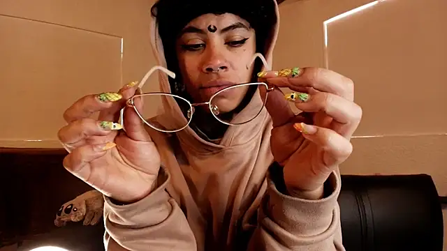 Snapshot of Canela_Osada_ chatting on February 5, 2026, 4:14 pm Canela Osada online show from February 5, 2026, 4:14 pm