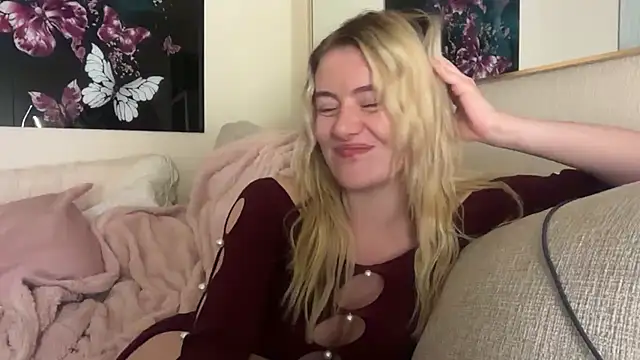 blondebunny999 999 online show from February 13, 2026, 4:56 am