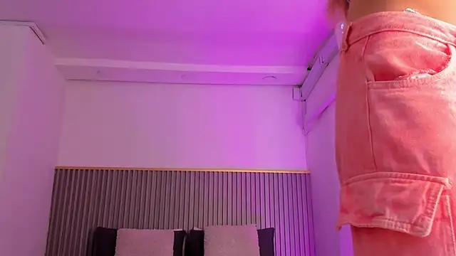 ashvalentine online show from February 19, 2026, 7:55 pm