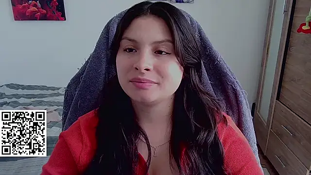 yessica gomez01 online show from April 15, 2026, 7:18 pm