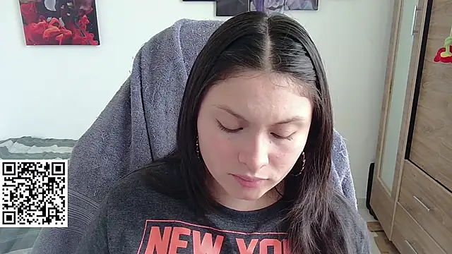 yessica gomez01 online show from April 17, 2026, 6:55 pm