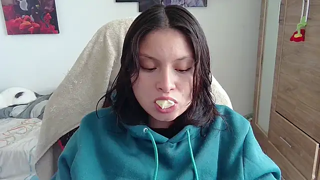 Snapshot of yessica_gomez01 chatting on May 18, 2026, 9:41 pm yessica gomez01 online show from May 18, 2026, 9:41 pm