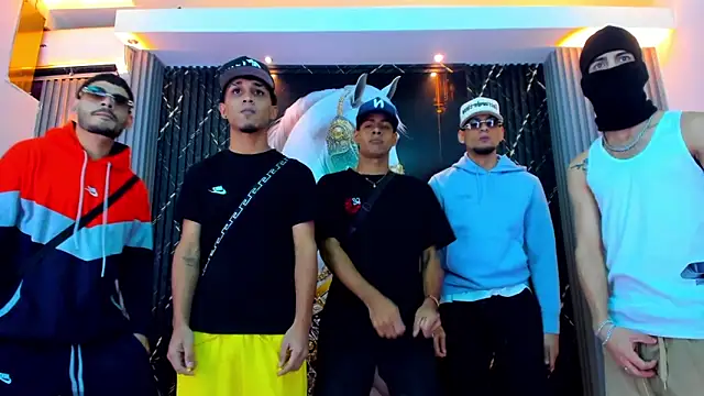 Snapshot of The_Gods_In_Diamonds chatting on February 26, 2026, 4:34 am The Gods In Diamonds online show from February 26, 2026, 4:34 am