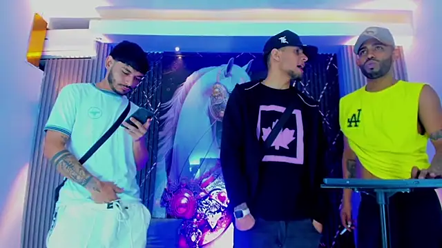 Snapshot of The_Gods_In_Diamonds chatting on January 18, 2026, 5:11 am The Gods In Diamonds online show from January 18, 2026, 5:11 am