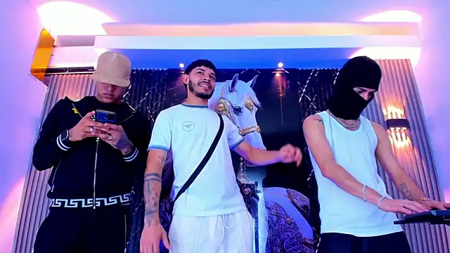 Snapshot of The_Gods_In_Diamonds chatting on February 11, 2026, 8:09 pm The Gods In Diamonds online show from February 11, 2026, 8:09 pm