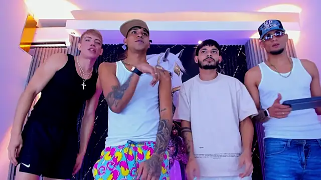 Snapshot of The_Gods_In_Diamonds chatting on February 14, 2026, 1:33 pm The Gods In Diamonds online show from February 14, 2026, 1:33 pm