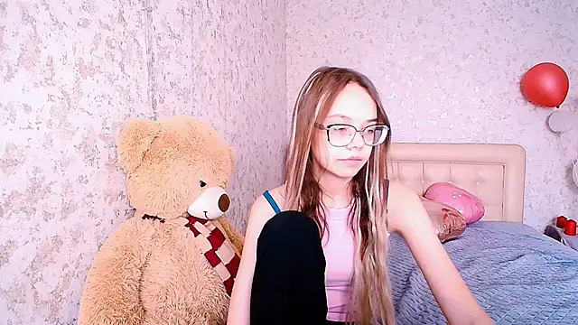 LolliStrawberry online show from March 7, 2026, 2:18 am