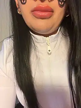 Snapshot of melissiaayzem chatting on May 3, 2026, 6:22 pm melissiaayzem online show from May 3, 2026, 6:22 pm