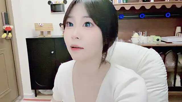 Snapshot of Onefiona chatting on June 18, 2026, 11:59 am Onefiona online show from June 18, 2026, 11:59 am