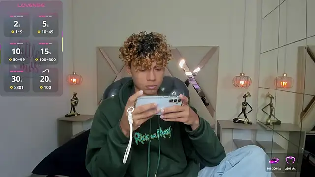 Anyelo Twink online show from April 9, 2026, 4:14 am