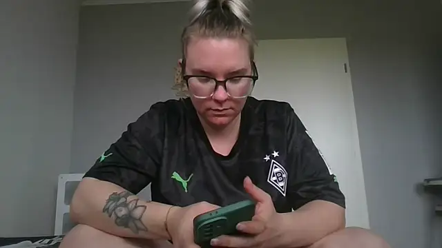 Snapshot of MinchenBienchen98 chatting on February 10, 2026, 10:47 am MinchenBienchen98 online show from February 10, 2026, 10:47 am