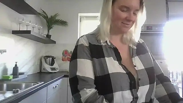 MinchenBienchen98 online show from March 26, 2026, 10:35 am