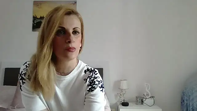 Clara1986 online show from April 16, 2026, 1:01 pm