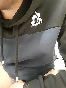 Snapshot of 80julien chatting on February 23, 2026, 12:34 am 80julien online show from February 23, 2026, 12:34 am