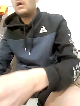 Snapshot of 80julien chatting on February 22, 2026, 12:29 pm 80julien online show from February 22, 2026, 12:29 pm