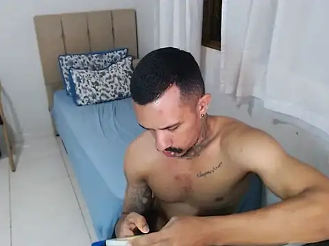 lipegonzalezz online show from March 4, 2026, 7:54 pm