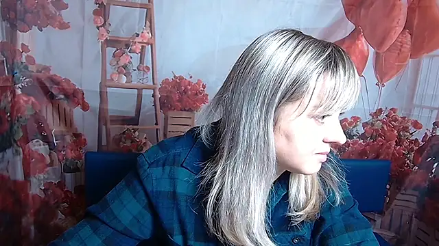 Snapshot of VeronicaSvitt chatting on February 18, 2026, 1:29 pm VeronicaSvitt online show from February 18, 2026, 1:29 pm