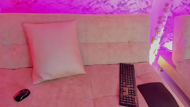 soffi joness23 online show from February 19, 2026, 7:11 pm