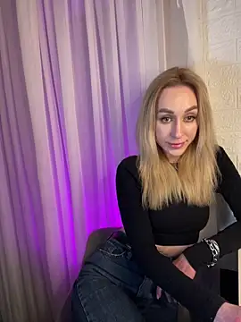 Snapshot of AnesaKis chatting on May 4, 2026, 11:07 pm AnesaKis online show from May 4, 2026, 11:07 pm