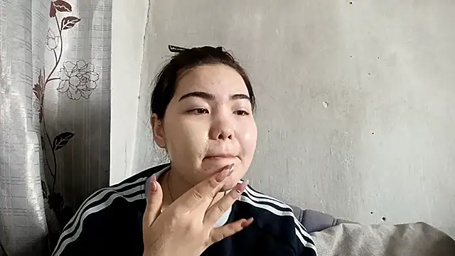 MollyAsian online show from February 15, 2026, 5:41 am