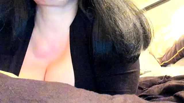 Snapshot of ChristieCru chatting on January 15, 2026, 8:12 pm ChristieCru online show from January 15, 2026, 8:12 pm