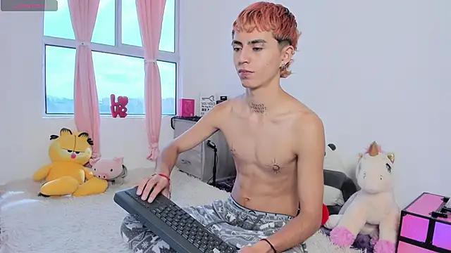 Maiky Cooper01 online show from March 13, 2026, 2:55 pm