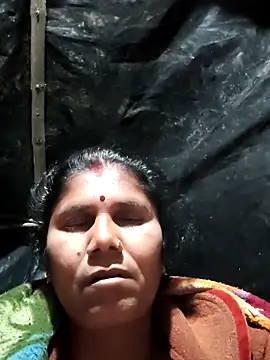 Snapshot of Hot_di97 chatting on February 13, 2026, 8:42 pm Hot di97 online show from February 13, 2026, 8:42 pm