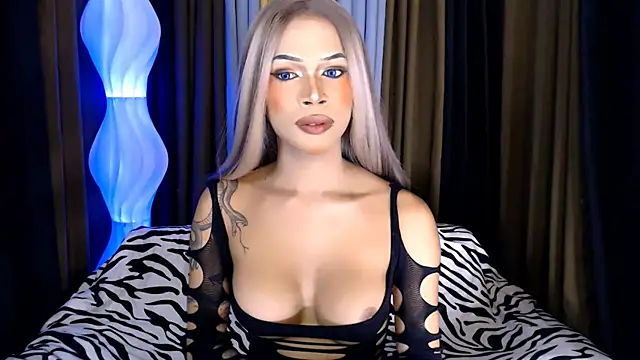 Snapshot of ShannelKeller chatting on July 2, 2026, 9:32 pm ShannelKeller online show from July 2, 2026, 9:32 pm