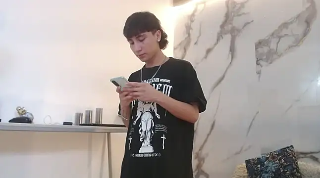 XanderGrey8 online show from April 15, 2026, 7:18 pm