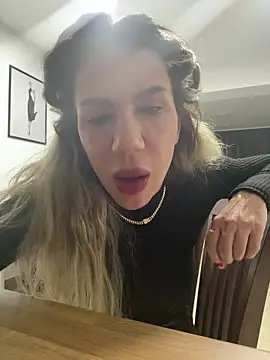 Snapshot of Missolevelvet chatting on February 9, 2026, 10:52 pm Missolevelvet online show from February 9, 2026, 10:52 pm