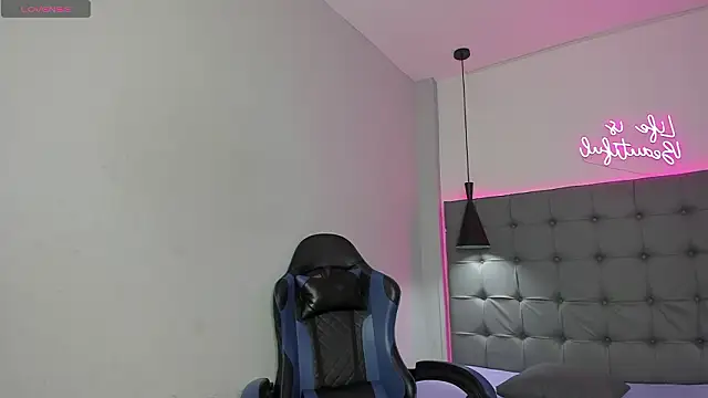 scarletcherry18 online show from March 24, 2026, 3:17 am