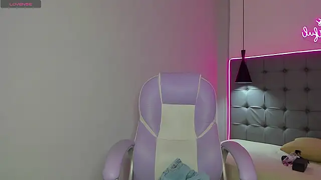 Snapshot of scarletcherry18 chatting on February 6, 2026, 3:24 am scarletcherry18 online show from February 6, 2026, 3:24 am