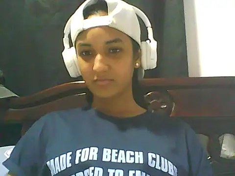 Camilita2112 online show from January 13, 2026, 3:10 am