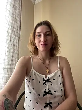 Snapshot of _Crystal_2 chatting on February 18, 2026, 8:33 am Crystal 2 online show from February 18, 2026, 8:33 am