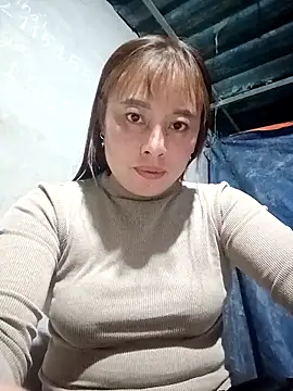 Snapshot of kaia-cam chatting on February 27, 2026, 1:55 pm kaia-cam online show from February 27, 2026, 1:55 pm