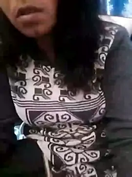 yaminicamms online show from January 14, 2026, 4:21 pm