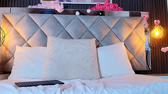 Real virgin Pussy online show from March 17, 2026, 7:28 pm