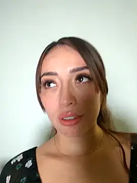 Snapshot of anny_bianchy chatting on May 18, 2026, 6:23 pm anny bianchy online show from May 18, 2026, 6:23 pm