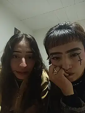 AlexxaAndRileyy online show from April 21, 2026, 2:25 am