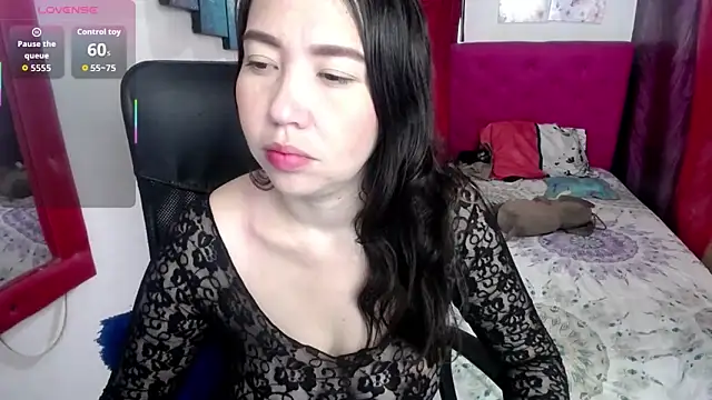 Snapshot of juliet_noir chatting on June 10, 2026, 12:17 pm juliet noir online show from June 10, 2026, 12:17 pm