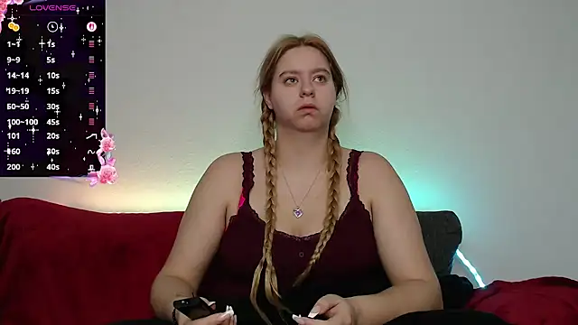 Snapshot of Mia_lou05 chatting on February 2, 2026, 8:02 am Mia lou05 online show from February 2, 2026, 8:02 am