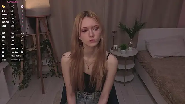 JuanaSumma online show from April 15, 2026, 6:19 am