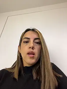 Snapshot of Paulinaa_bella chatting on February 27, 2026, 11:37 pm Paulinaa bella online show from February 27, 2026, 11:37 pm