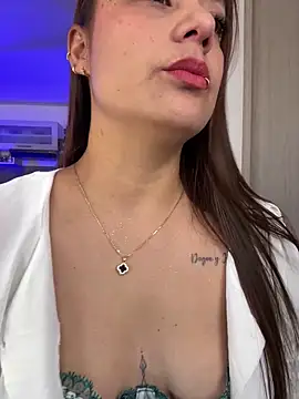 Pretty  Milf online show from April 7, 2026, 2:19 pm